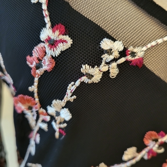 WHBM Embroidered Floral Sheer Top Size Medium - Picture 4 of 5